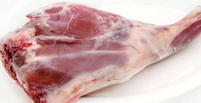 羊腿肉怎么煮好吃又简单(煮羊腿的正确方法)图1