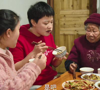 榨豆浆剩下来的豆渣做成霉豆渣，和五花肉一起炒，太香了