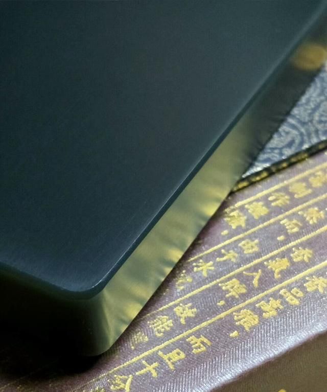 和田玉黑碧玉籽料,和田玉黑碧籽料打灯效果图15
