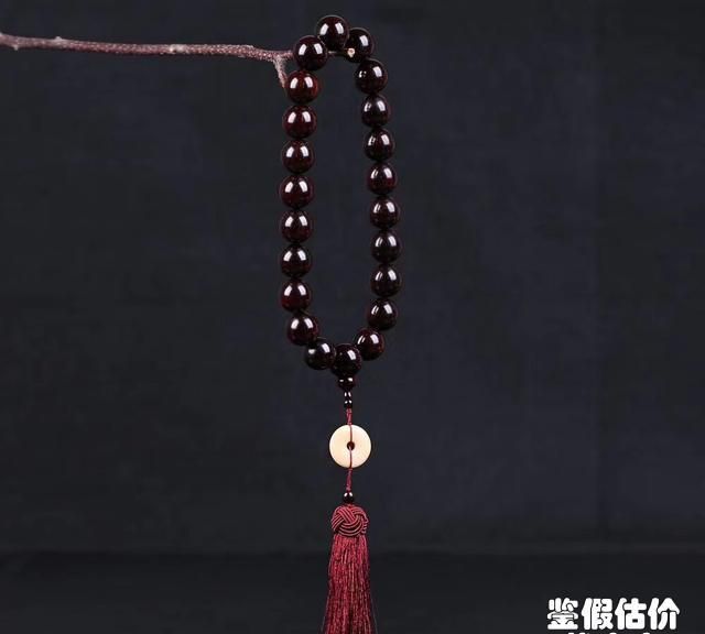 小叶紫檀有何养生功效(小叶紫檀手串的功效与作用)图8