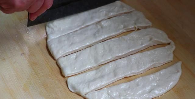 教你自制油条，学会再也不用出去买，自己做干净还卫生
