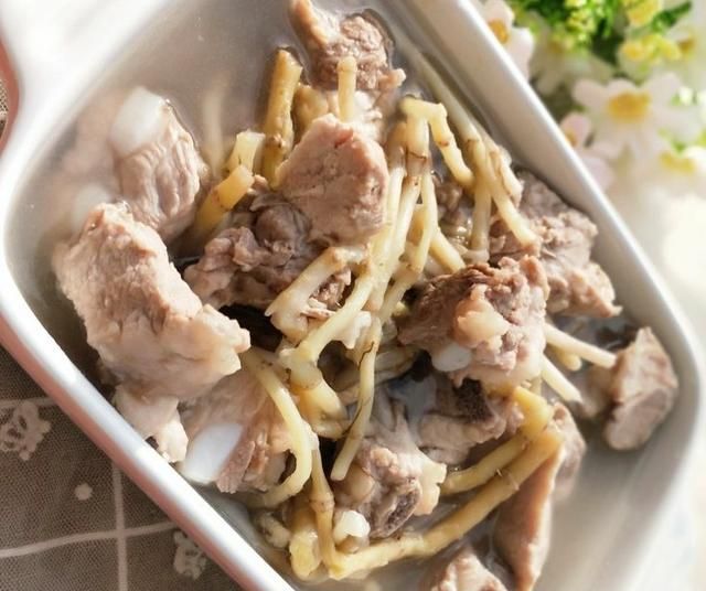 农村的鱼腥草有哪些吃法和用途呢图1