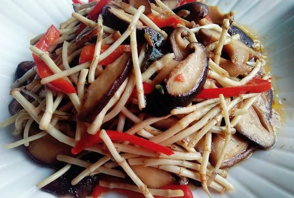 农村的鱼腥草有哪些吃法和用途呢图2