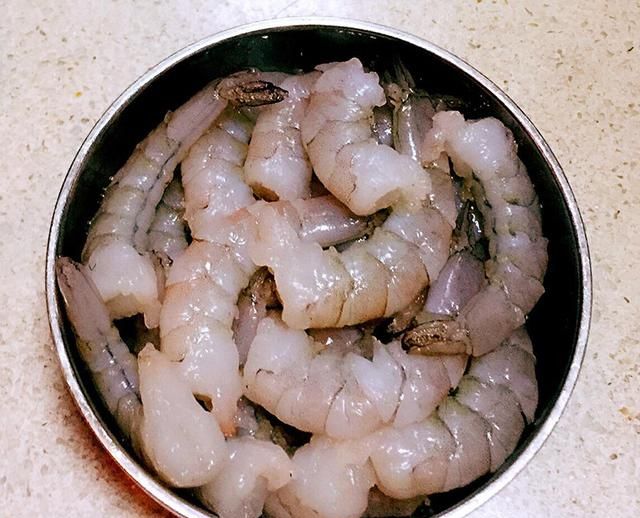 清炒虾仁的做法，晶莹剔透，清淡爽口