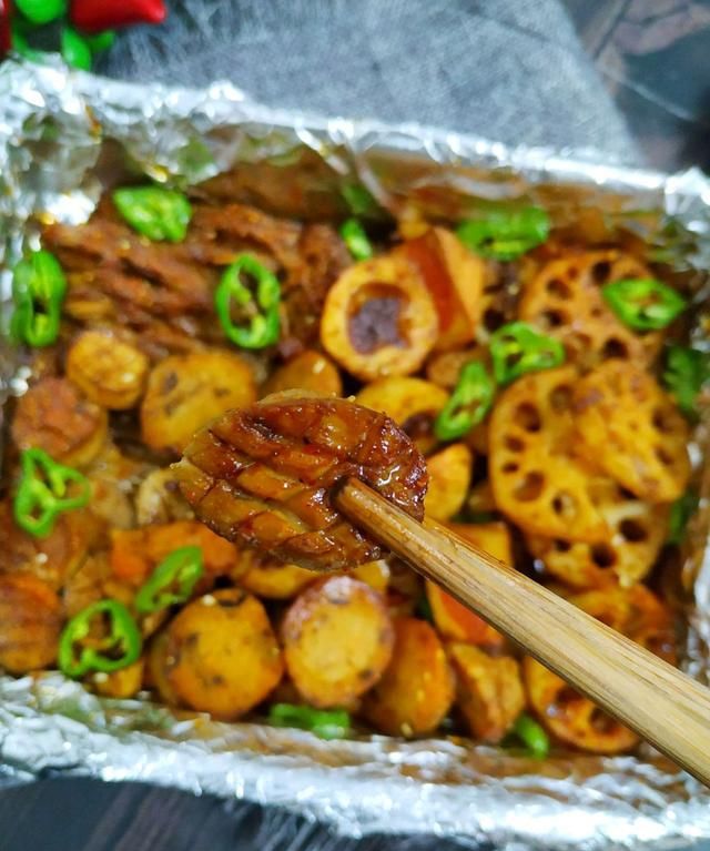烤箱版，香辣烧烤，上桌家人都抢着吃，秒光盘十分入味，太过瘾啦