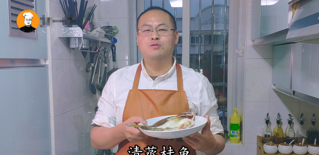 清蒸鱼好吃有诀窍，学会这2个技巧，鲜嫩无腥味，2分钟学会