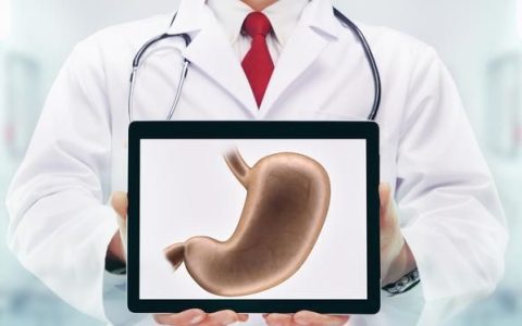 胃溃疡穿孔可出现哪些症状