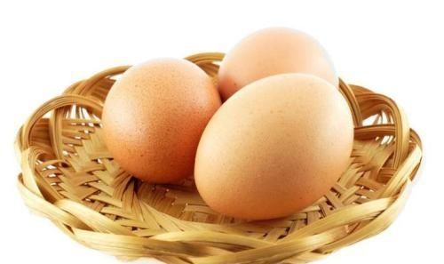 咸鸡蛋和白煮蛋哪个比较有营养,煮鸡蛋和变蛋哪个营养价值更好图1