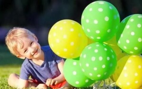 孩子不小心被热水烫伤了怎么办(热水烫伤孩子的)