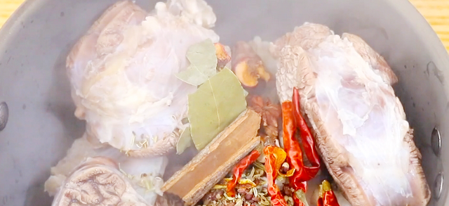 酱牛肉家庭做法，只需这10种配料，简单易做，比买的还好吃