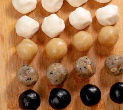 免蒸免烤，1分钟学会今年超火的米月饼，还可以get多种口味，