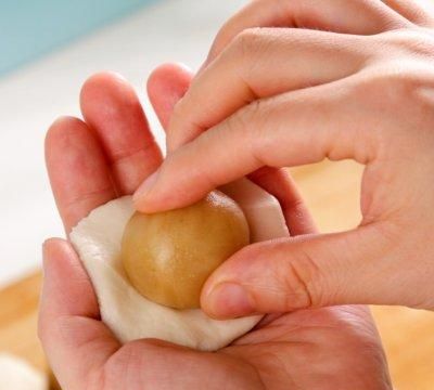 免蒸免烤，1分钟学会今年超火的米月饼，还可以get多种口味，