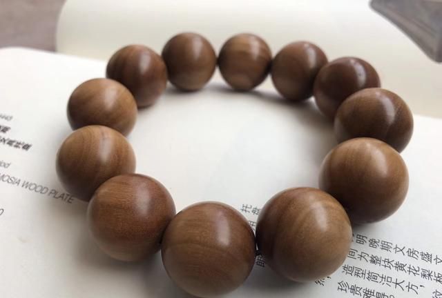 100元以内的文玩手串，盘玩包浆之后的效果，不输“天价”手串