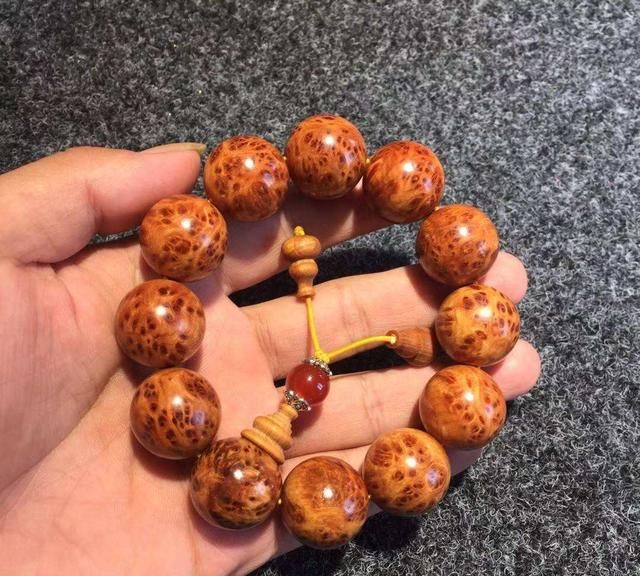 100元以内的文玩手串，盘玩包浆之后的效果，不输“天价”手串
