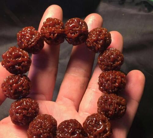 100元以内的文玩手串，盘玩包浆之后的效果，不输“天价”手串
