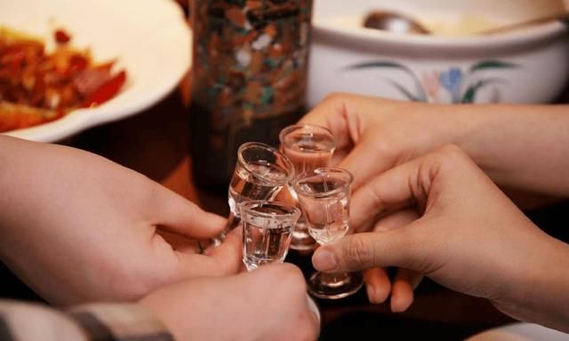 多年混迹酒场的人，为什么不容易喝醉，行家：想不醉，记住这3点