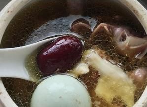 纯白鸽汤用什么配料好呢图1