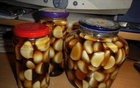 大蒜泡酒有什么吃法,大蒜泡酒多久可以喝