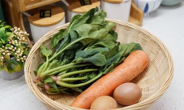 包饺子，用它代替面粉做饺子皮，晶莹剔透能看见馅料，筋道特好吃