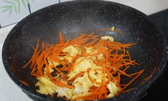 包饺子，用它代替面粉做饺子皮，晶莹剔透能看见馅料，筋道特好吃