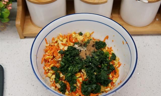 包饺子，用它代替面粉做饺子皮，晶莹剔透能看见馅料，筋道特好吃