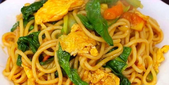 宽挂面食谱大全及做法(手工挂面的花样吃法)图2