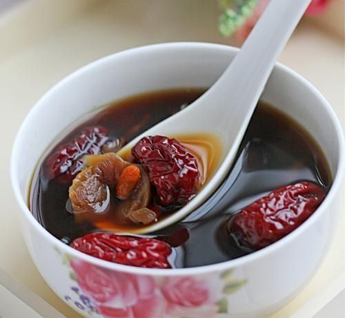 红糖蜂蜜水喝了有什么作用(柠檬红糖蜂蜜水有什么好处)图1