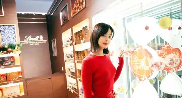 从“河豚”到“村姑”，辛芷蕾又有新表情包啦