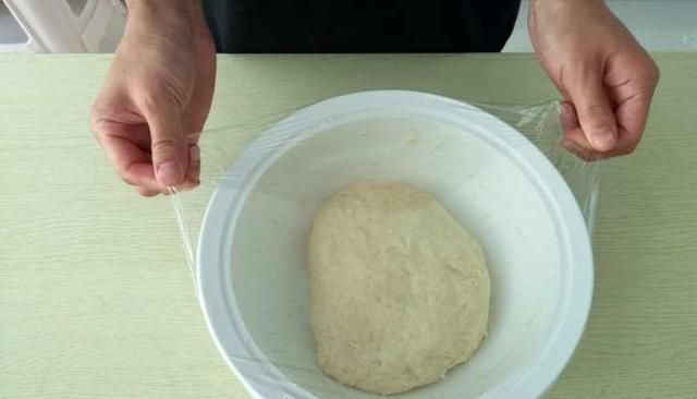 1个鸡蛋，半斤面，教你在家做放心油条，简单易学，比卖的都好吃