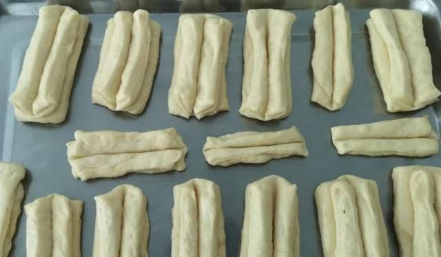 1个鸡蛋，半斤面，教你在家做放心油条，简单易学，比卖的都好吃