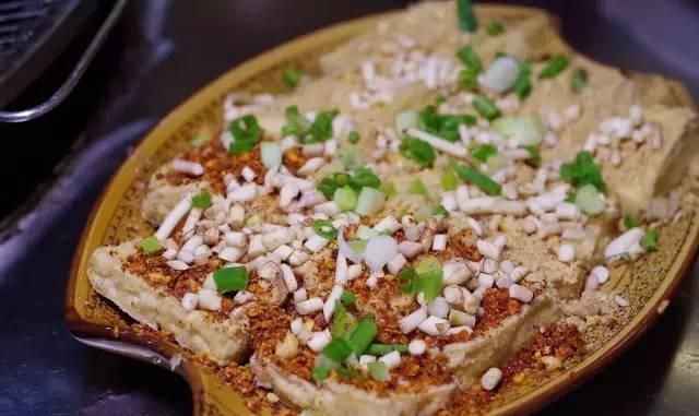 野生折耳根好吃吗,野生折耳根什么味道图5