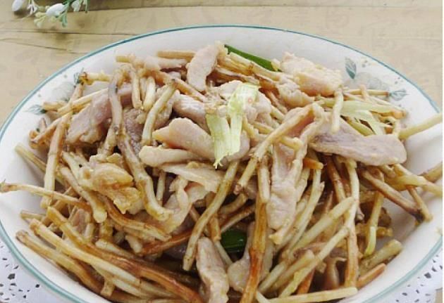 野生折耳根好吃吗,野生折耳根什么味道图7