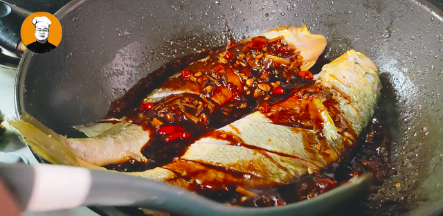 大黄鱼怎么做好吃？跟大厨学着做，鲜嫩无腥味，上桌一会就扫光