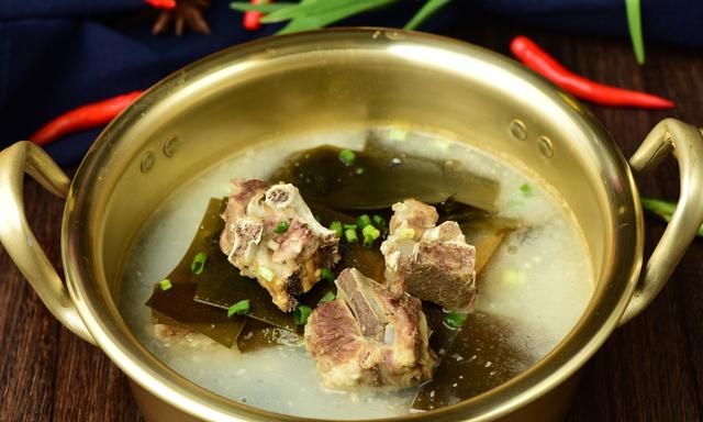 天冷了，排骨汤加这3样食材一起煮，补气又补脑，孩子聪明猛长个