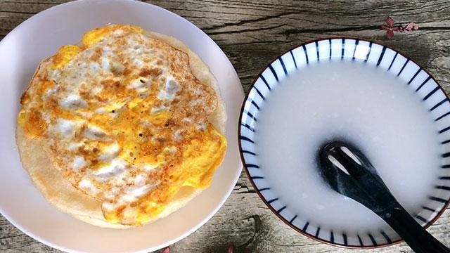 经典百搭的早餐鸡蛋饼，搭配一碗热腾腾的米浆，天天吃都不腻