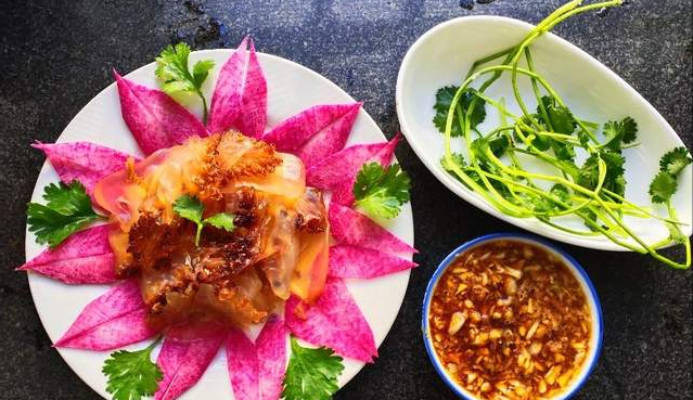年夜饭凉菜，渔家风味凉拌海蜇，清爽脆嫩鲜美，超简单一看就学会