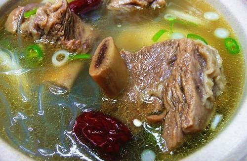 四喜牛骨汤的做法是什么意思(四菌大骨汤的做法)图1