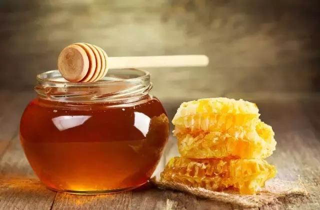 蜂蜜竟这么妙用，看完我赶紧买了十瓶蜂蜜回家！