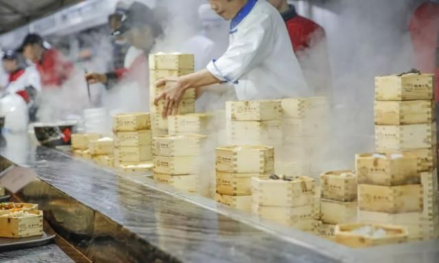 凤爪排骨虾饺烧麦叉烧包流沙包肠粉...安排