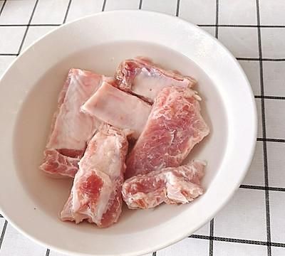 三分钟做好滋阴养血墨鱼排骨汤，做饭太简单