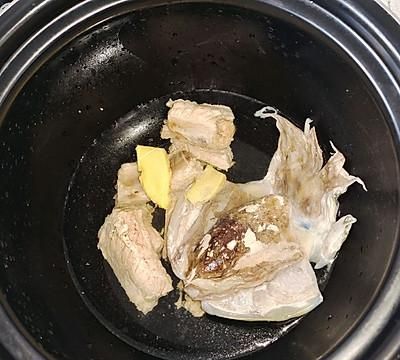 三分钟做好滋阴养血墨鱼排骨汤，做饭太简单