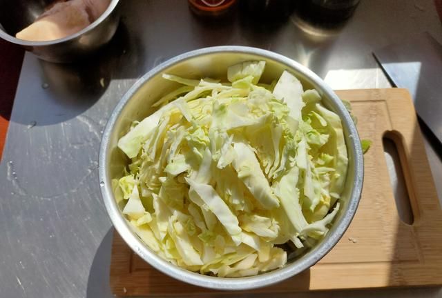 教你做一道非常简单的东北家常菜，火爆大头菜，看一眼就能学会
