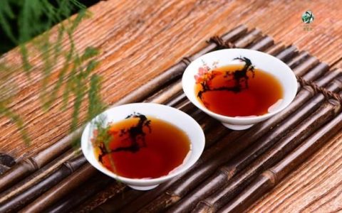 中老年人适合喝哪种奶粉