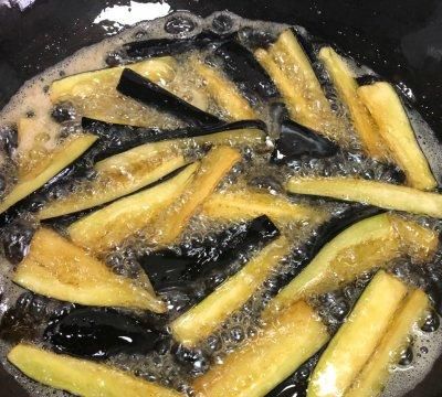 花生辣椒油的做法大全_花生辣椒油怎么做才能又辣又香_花生辣辣椒油香才能做辣椒酱吗