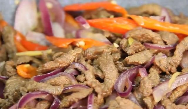 洋葱炒牛肉怎么做呢,炒牛肉可以加洋葱吗图4
