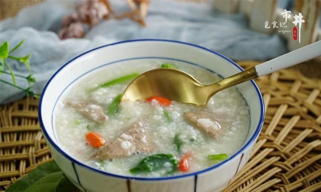 春天要常喝粥，大米加猪肝这样煮，温和更有营养，熬一锅特香