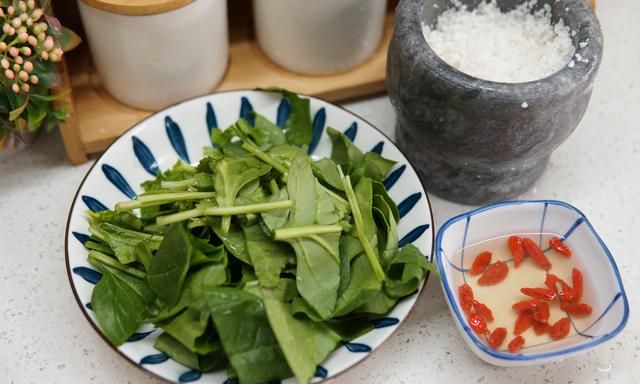 春天要常喝粥，大米加猪肝这样煮，温和更有营养，熬一锅特香