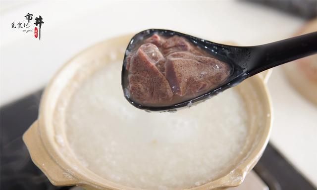 春天要常喝粥，大米加猪肝这样煮，温和更有营养，熬一锅特香