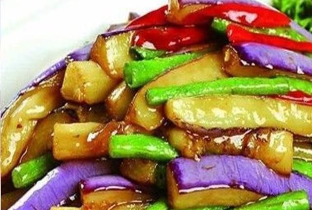茄子炒豆角怎么做(茄子炒豆角的)图1