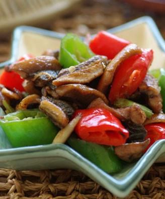 肥鳝鱼好吃吗(怎么样养鳝鱼长得又肥又大)图1